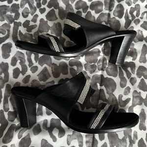 NWOB Onex black leather sandal e rhinestone straps sz 10